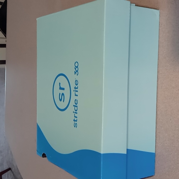 Stride Rite 360 Gordo Red Toddler Sneakers size 10 New in Box - Picture 2 of 5